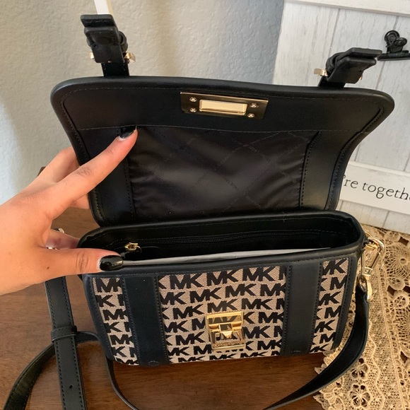 New MK Crossbody 🖤 Bedford - Picture 5 of 8